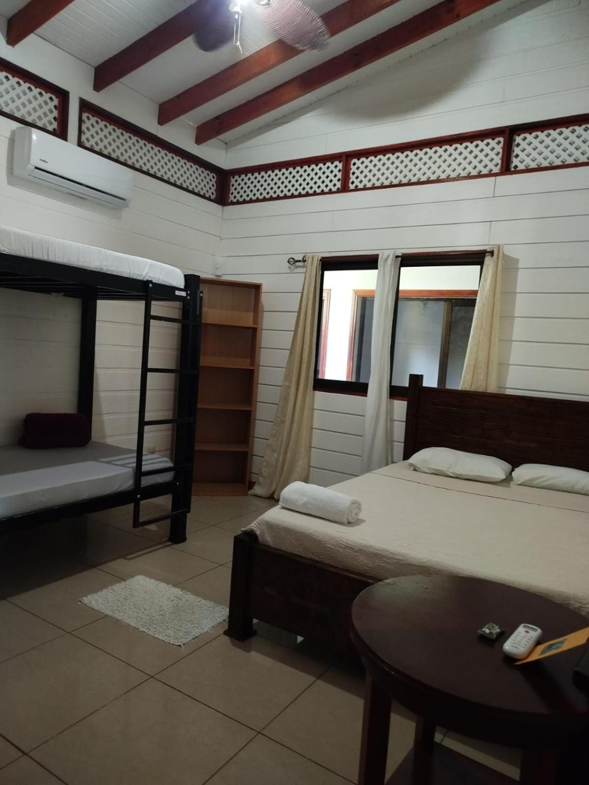 Hotel Liah'S Tortuguero Bagian luar foto